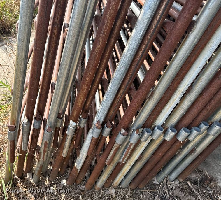 image for item EE7649 (22) 10' L fence panels