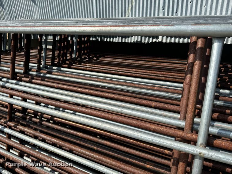 image for item EE7649 (22) 10' L fence panels