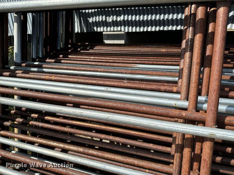 image for item EE7649 (22) 10' L fence panels