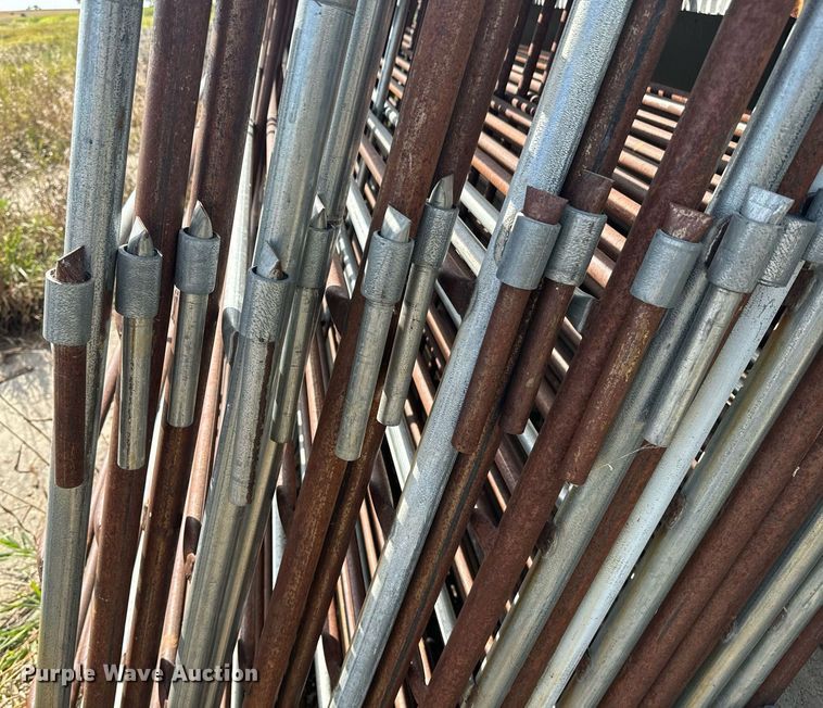 image for item EE7649 (22) 10' L fence panels