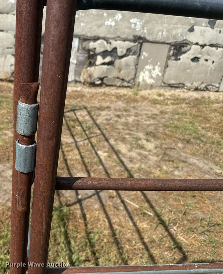 image for item EE7649 (22) 10' L fence panels