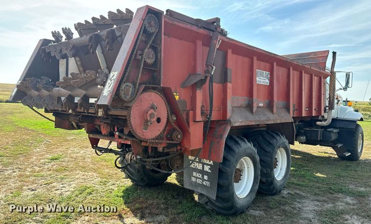 image for item EE7652 1990 International 2554 manure spreader truck
