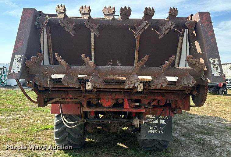 image for item EE7652 1990 International 2554 manure spreader truck