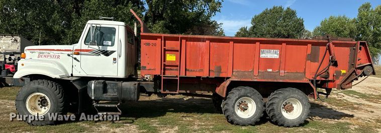 image for item EE7652 1990 International 2554 manure spreader truck