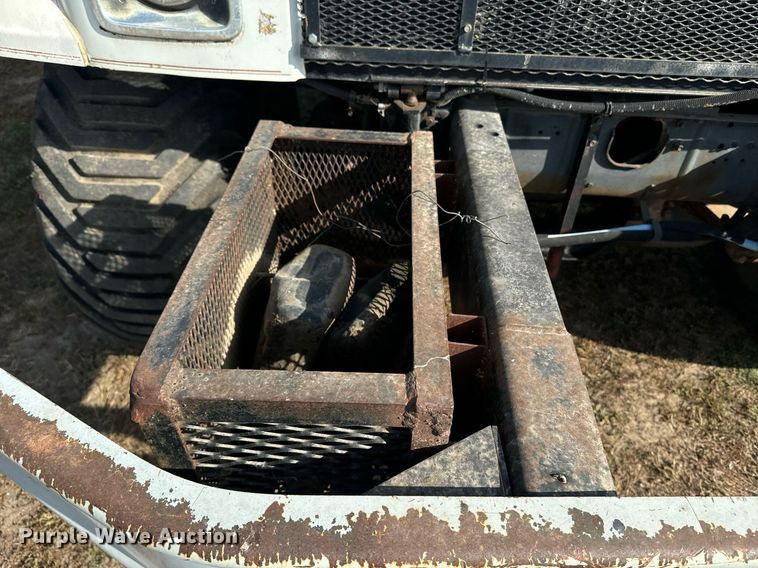 image for item EE7652 1990 International 2554 manure spreader truck