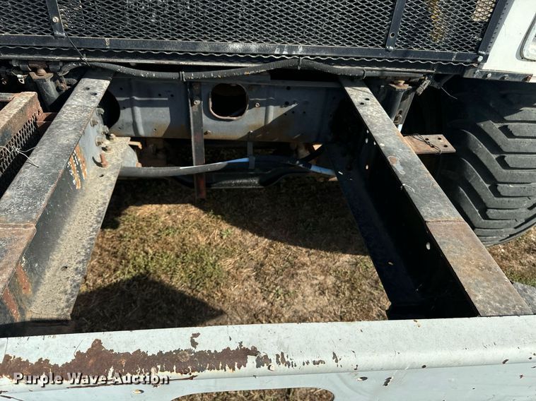 image for item EE7652 1990 International 2554 manure spreader truck