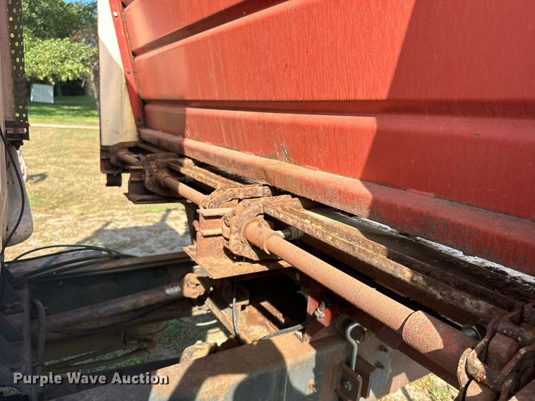 image for item EE7652 1990 International 2554 manure spreader truck