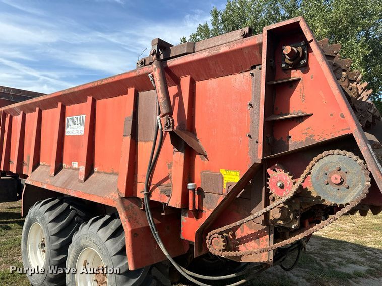 image for item EE7652 1990 International 2554 manure spreader truck