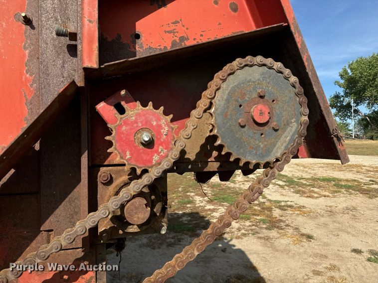 image for item EE7652 1990 International 2554 manure spreader truck