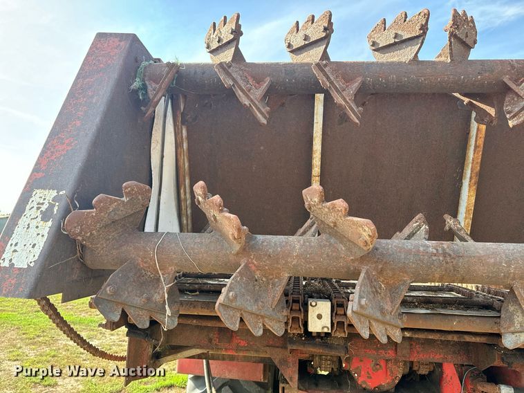 image for item EE7652 1990 International 2554 manure spreader truck