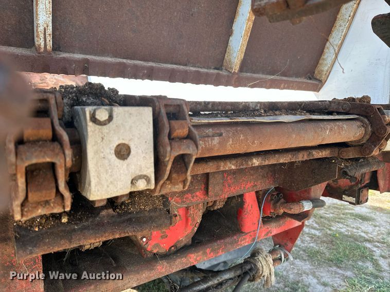 image for item EE7652 1990 International 2554 manure spreader truck