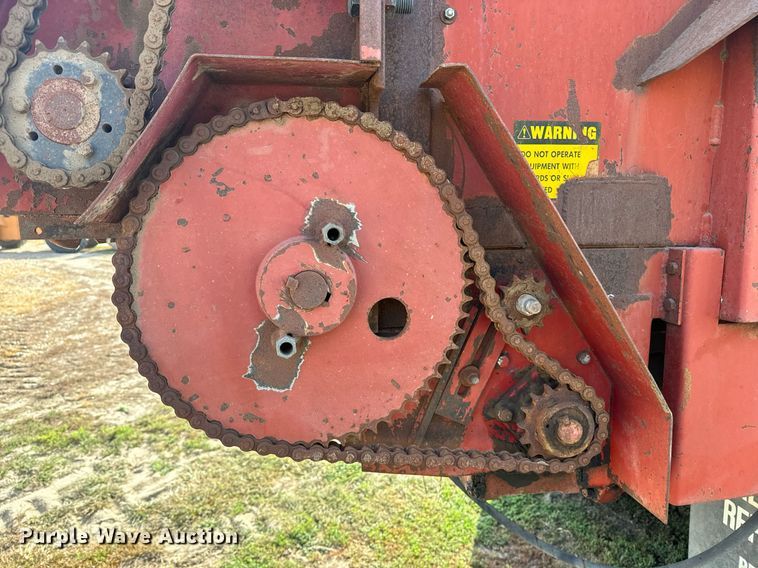 image for item EE7652 1990 International 2554 manure spreader truck