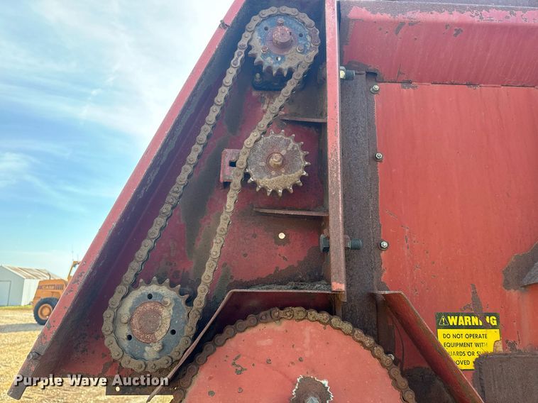 image for item EE7652 1990 International 2554 manure spreader truck