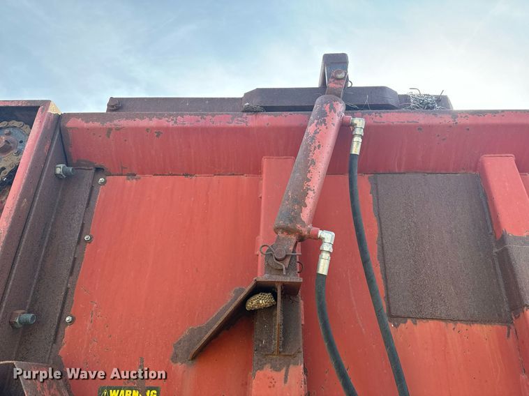 image for item EE7652 1990 International 2554 manure spreader truck