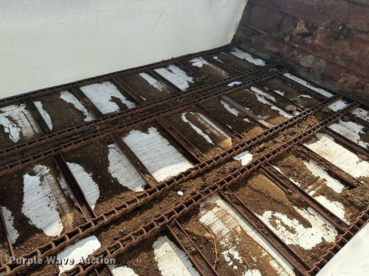 image for item EE7652 1990 International 2554 manure spreader truck