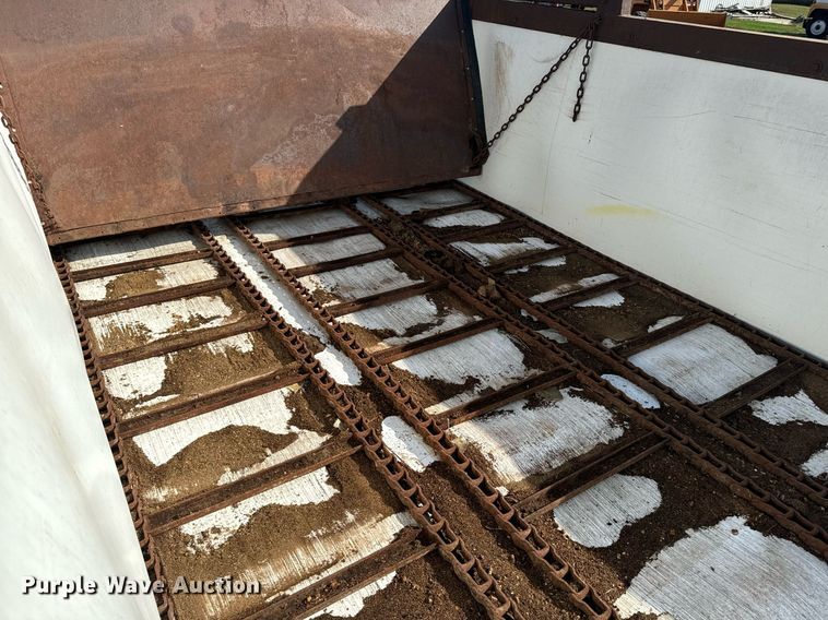 image for item EE7652 1990 International 2554 manure spreader truck