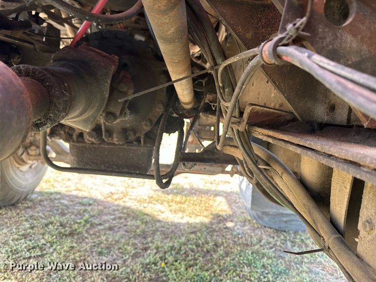 image for item EE7652 1990 International 2554 manure spreader truck