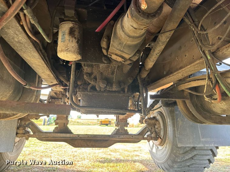 image for item EE7652 1990 International 2554 manure spreader truck