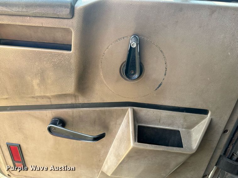 image for item EE7652 1990 International 2554 manure spreader truck