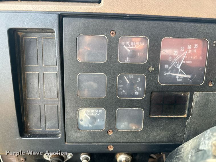 image for item EE7652 1990 International 2554 manure spreader truck