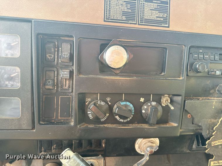 image for item EE7652 1990 International 2554 manure spreader truck