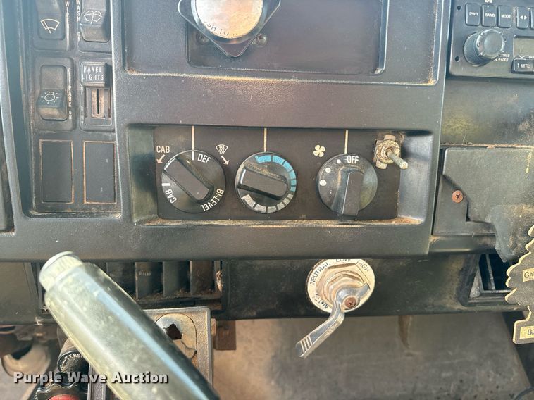 image for item EE7652 1990 International 2554 manure spreader truck