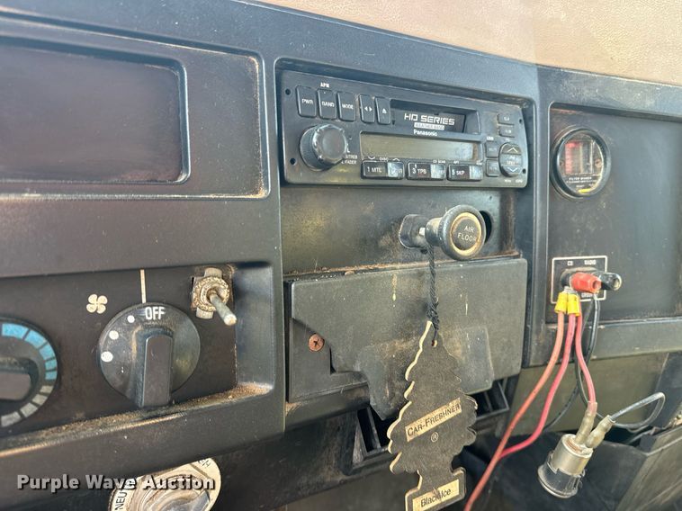 image for item EE7652 1990 International 2554 manure spreader truck