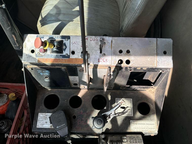 image for item EE7652 1990 International 2554 manure spreader truck