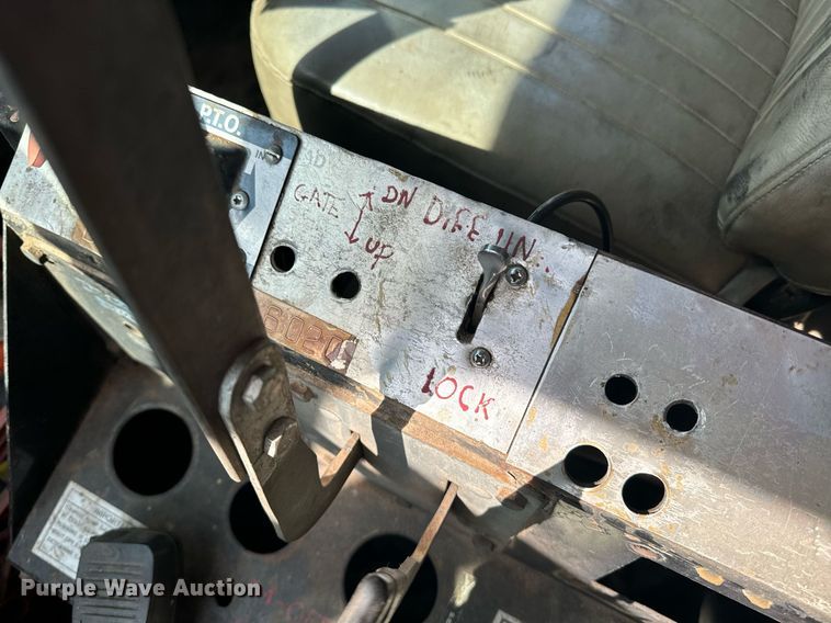 image for item EE7652 1990 International 2554 manure spreader truck