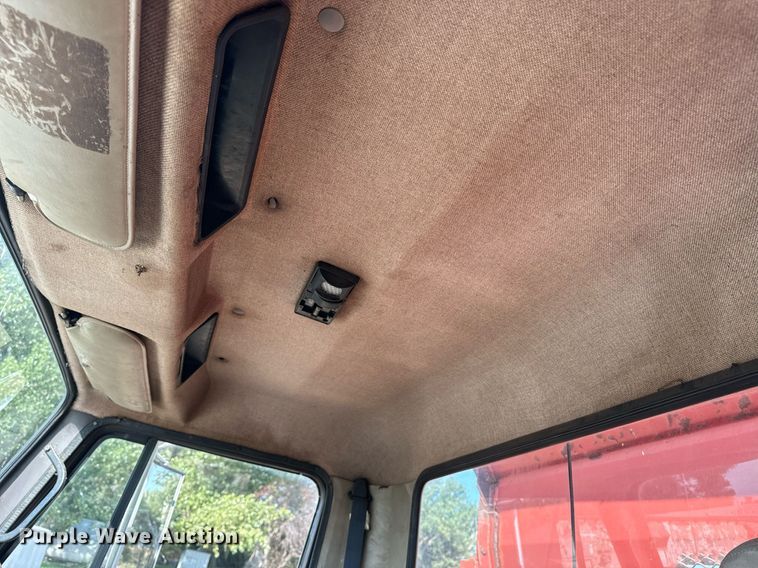 image for item EE7652 1990 International 2554 manure spreader truck