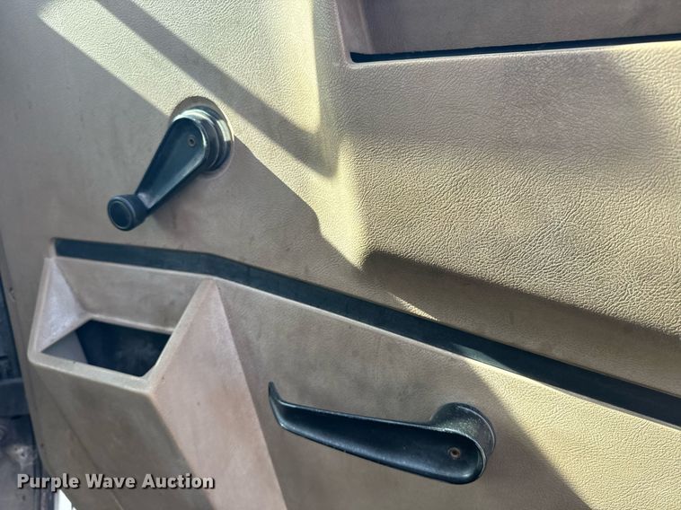 image for item EE7652 1990 International 2554 manure spreader truck