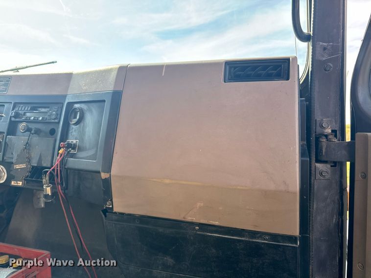 image for item EE7652 1990 International 2554 manure spreader truck