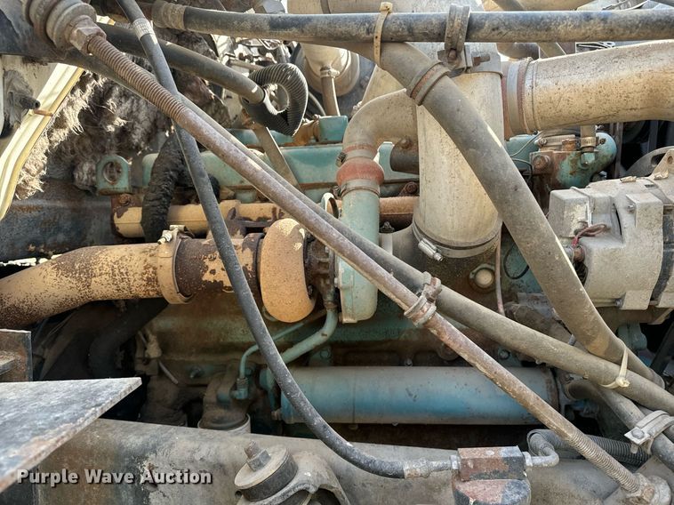 image for item EE7652 1990 International 2554 manure spreader truck