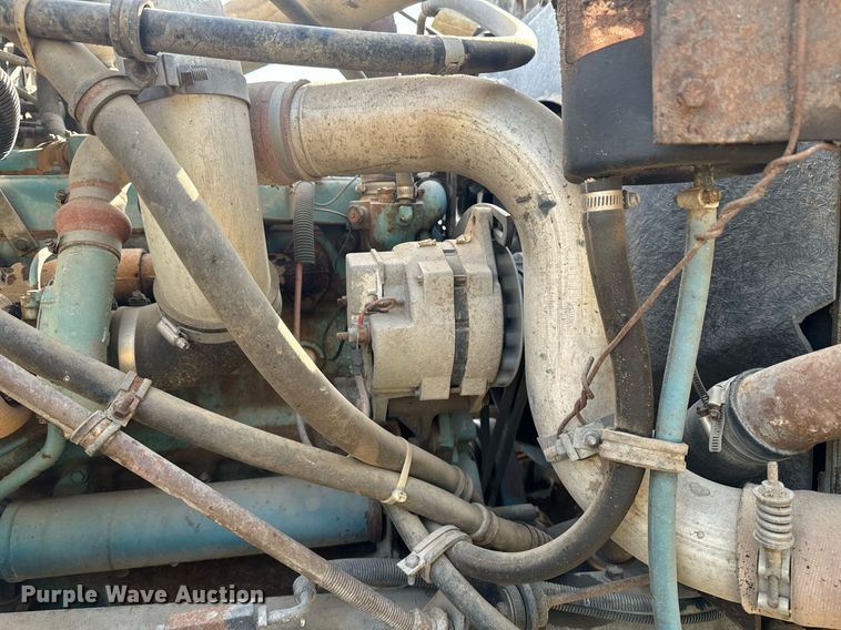 image for item EE7652 1990 International 2554 manure spreader truck