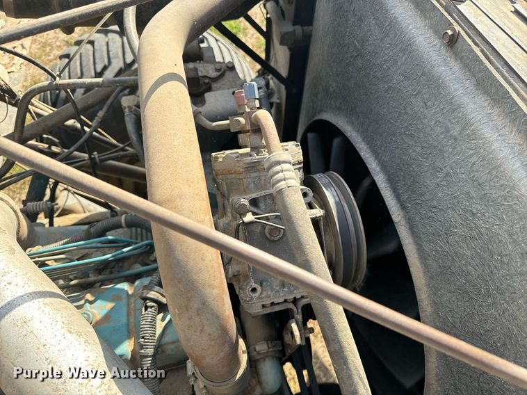 image for item EE7652 1990 International 2554 manure spreader truck