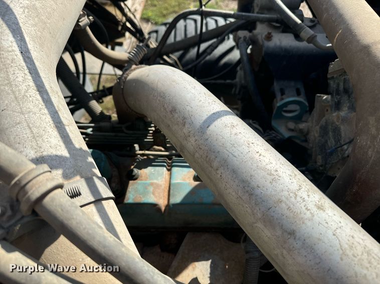 image for item EE7652 1990 International 2554 manure spreader truck