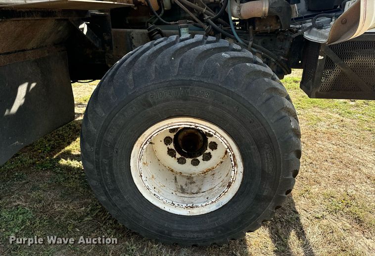 image for item EE7652 1990 International 2554 manure spreader truck