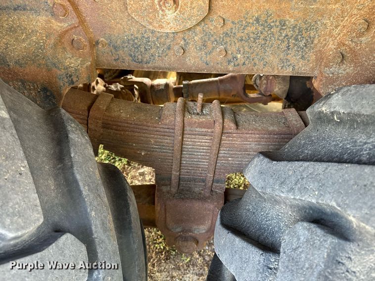 image for item EE7652 1990 International 2554 manure spreader truck