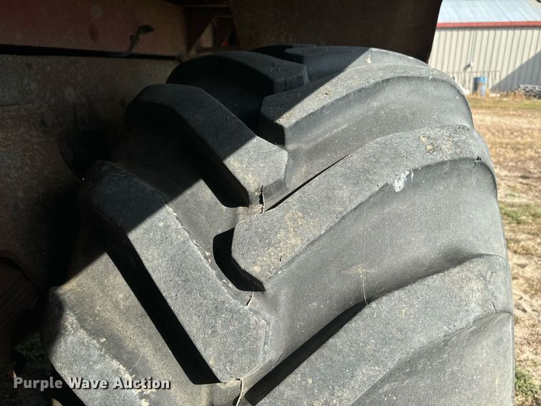 image for item EE7652 1990 International 2554 manure spreader truck