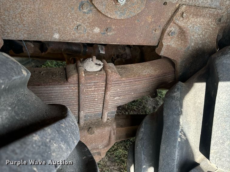 image for item EE7652 1990 International 2554 manure spreader truck