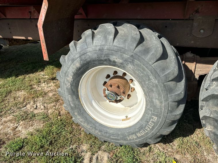 image for item EE7652 1990 International 2554 manure spreader truck