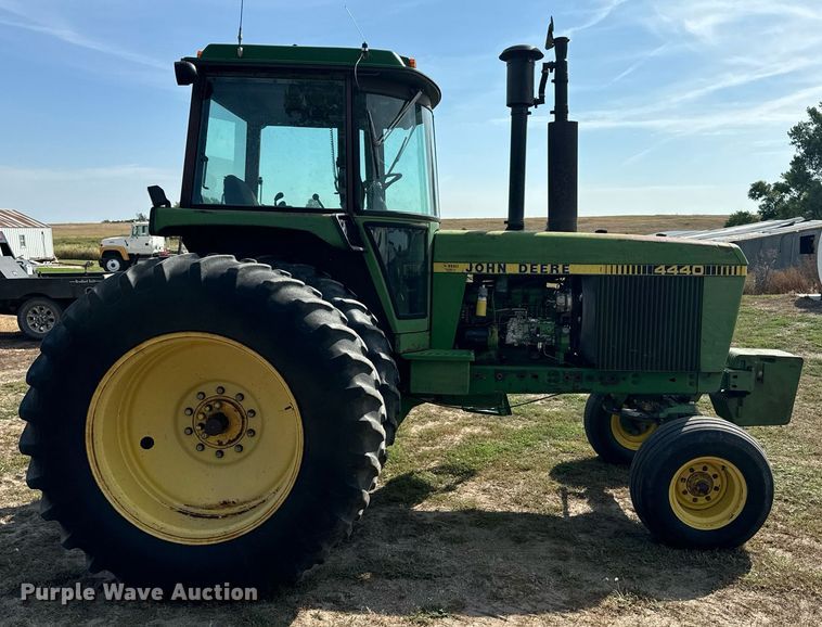 image for item EE7653 1978 John Deere 4440H tractor