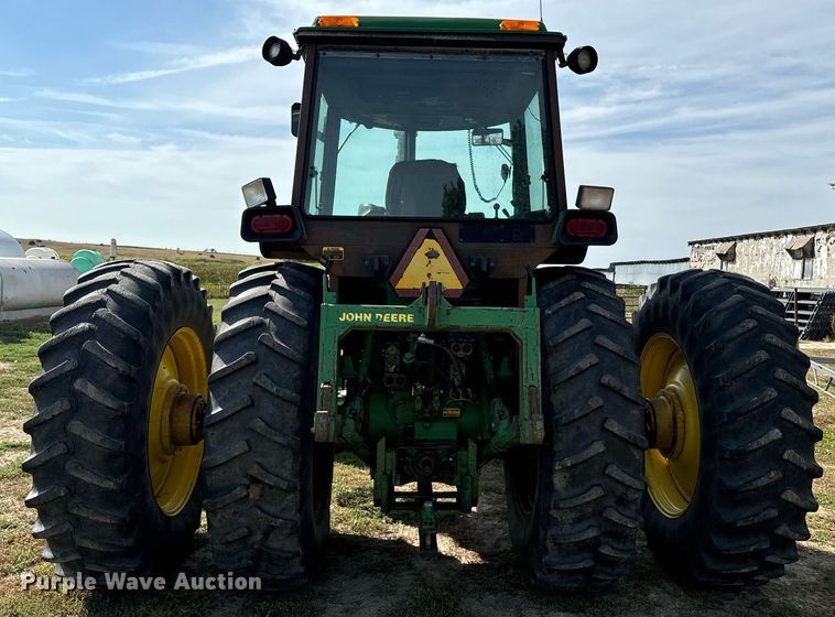 image for item EE7653 1978 John Deere 4440H tractor