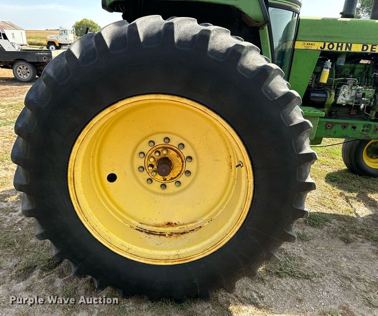 image for item EE7653 1978 John Deere 4440H tractor
