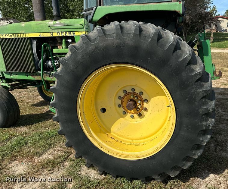 image for item EE7653 1978 John Deere 4440H tractor