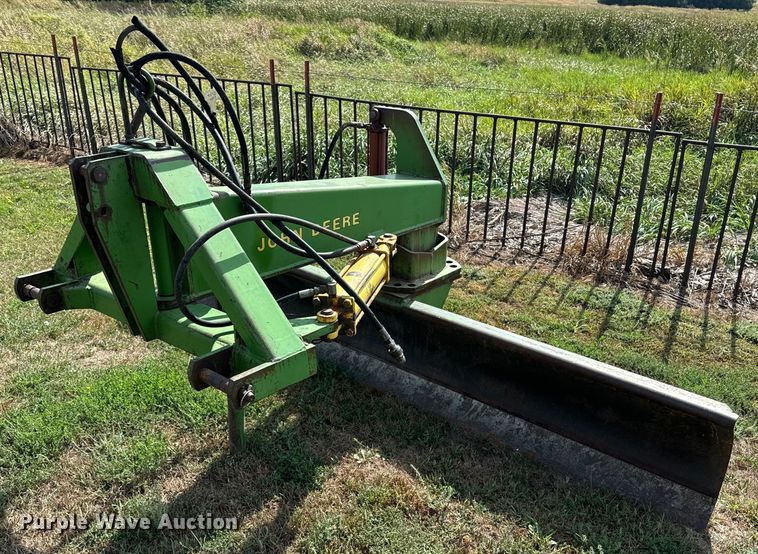 image for item EE7654 John Deere three point blade