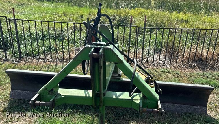 image for item EE7654 John Deere three point blade