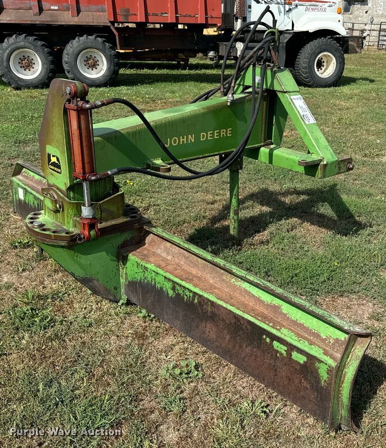 image for item EE7654 John Deere three point blade