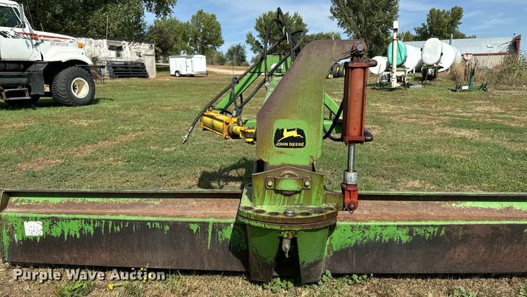 image for item EE7654 John Deere three point blade