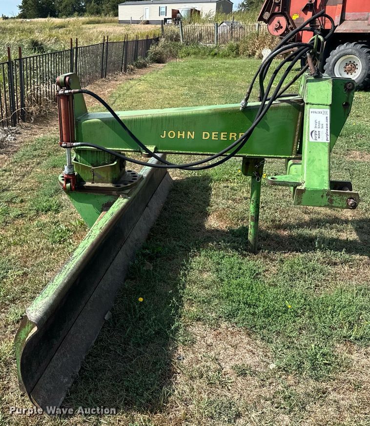 image for item EE7654 John Deere three point blade